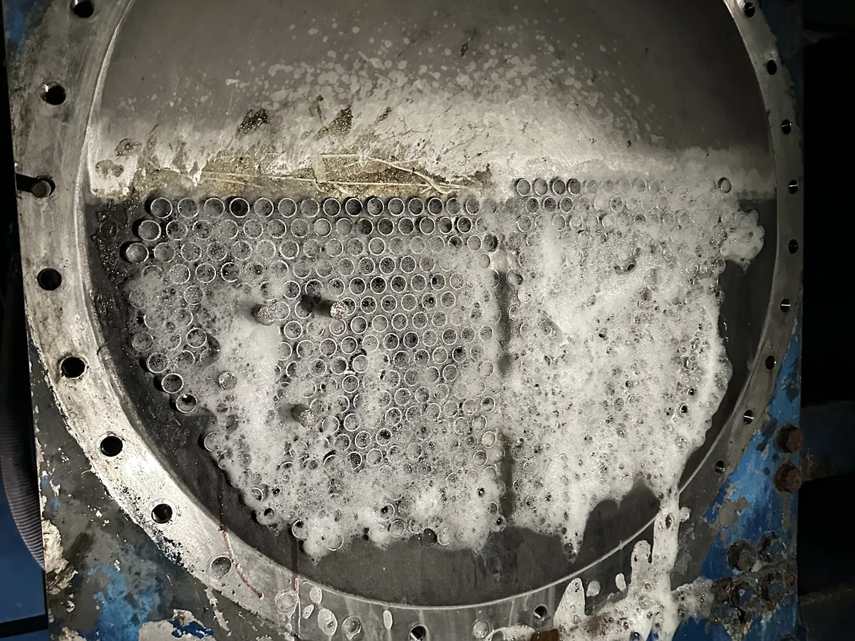 螺杆式冷水机组现场作业实拍
