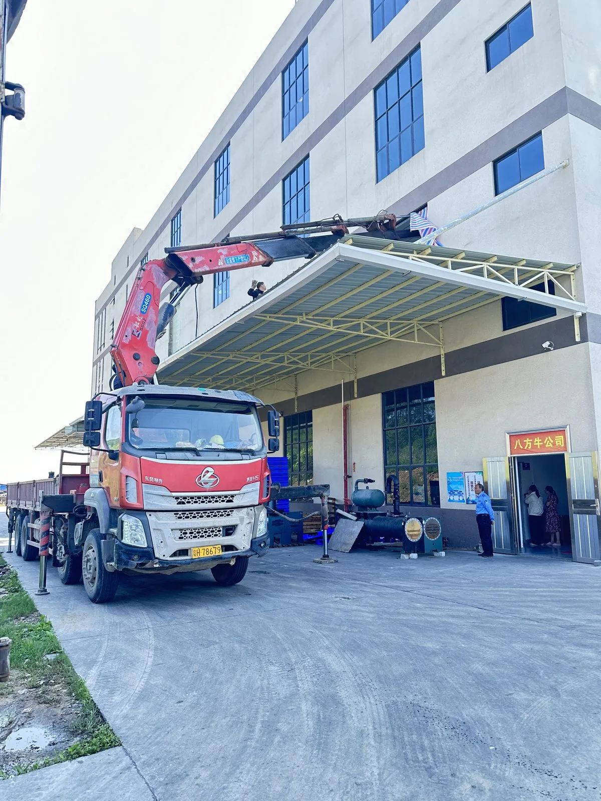 格力螺杆式冷水机组更换 · 机房分拆吊装与组装 现场记录 1
